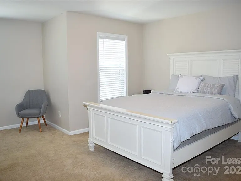 2240 15th Ave NE #102 — Photo 11