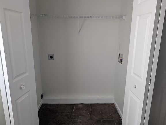 Full washer/dryer hookup