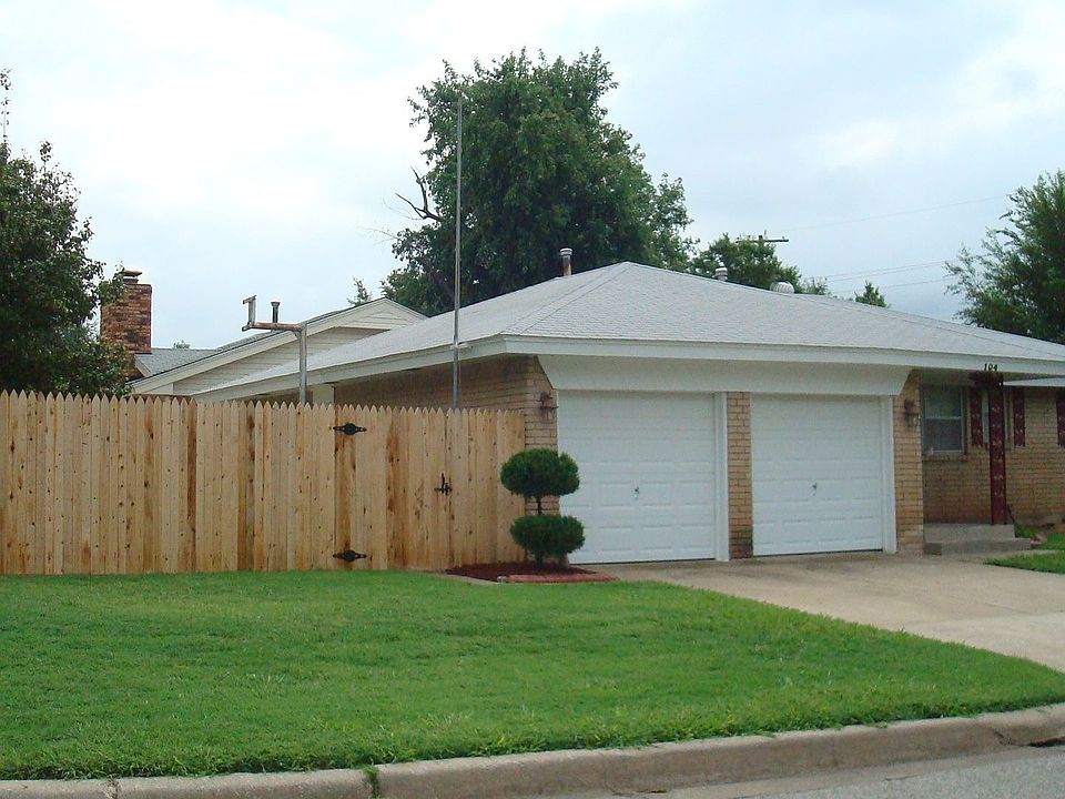 1st image of 104 S Markwell Ave