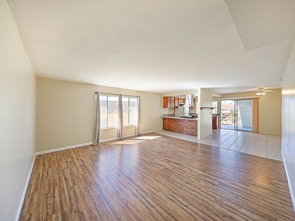 Open Living Room, Kitchen and Dinning