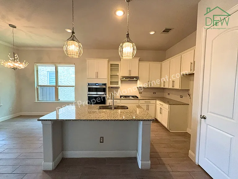 302 Julia Ln — Photo 6