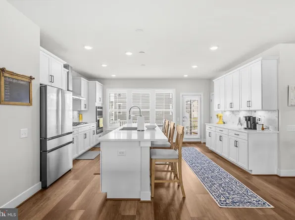 17300 Turnstone Dr, Dumfries, VA 22026