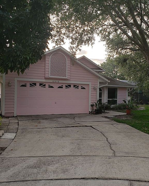 Front entry with 2 car garag
