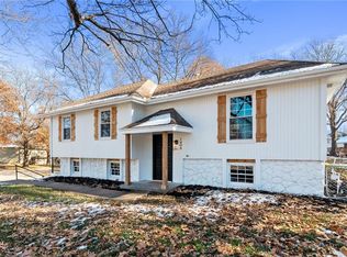 1205 SE 3rd Ter, Lees Summit, MO 64063
