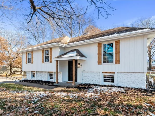 1205 SE 3rd Ter, Lees Summit, MO 64063