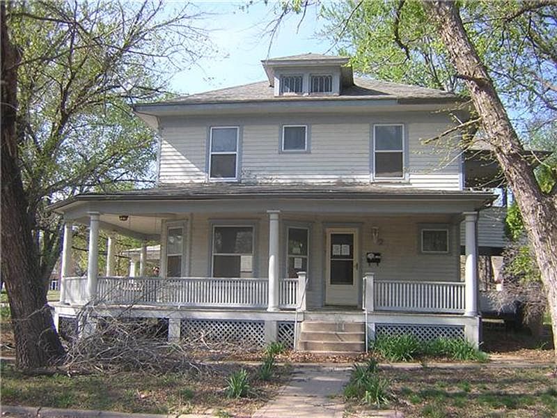 1st image of 213 E Division Ave
