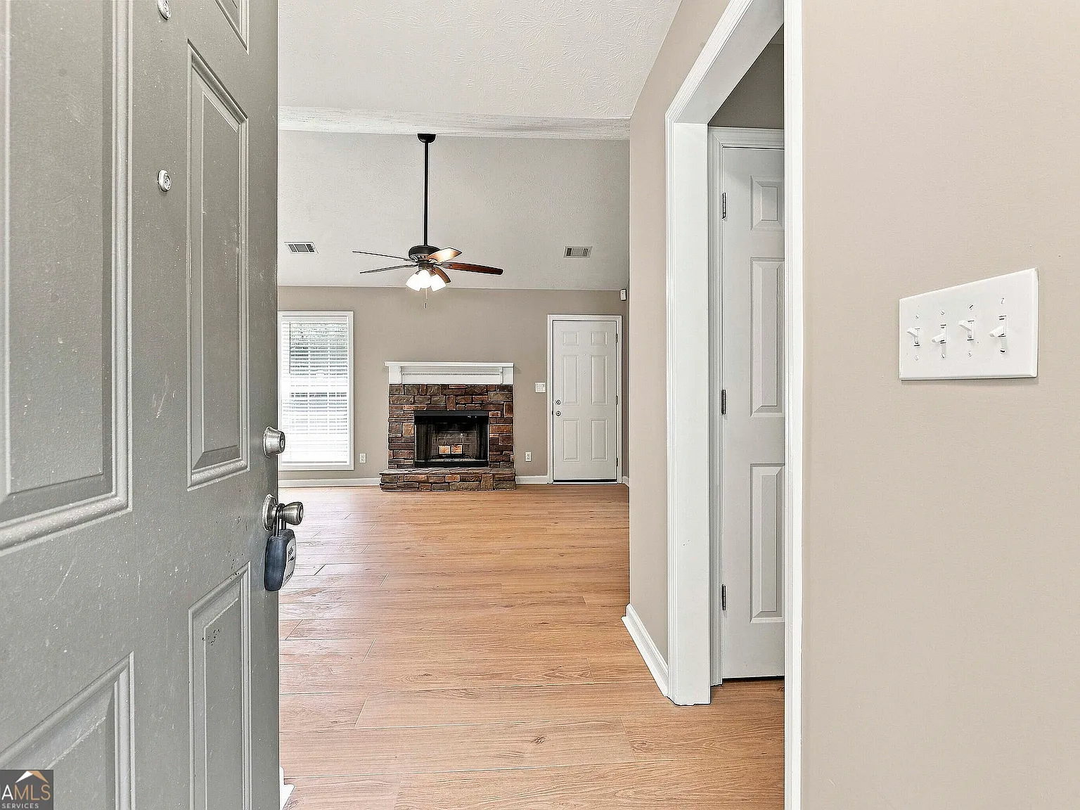 3 bed, 2.0 bath, 1257 sqft, $1,650 — Photo 4