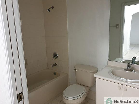 5th image of 2815 SE 16th Ave Unit 101