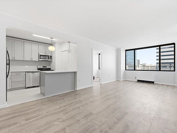 4th image of 45 River Dr S APT 609