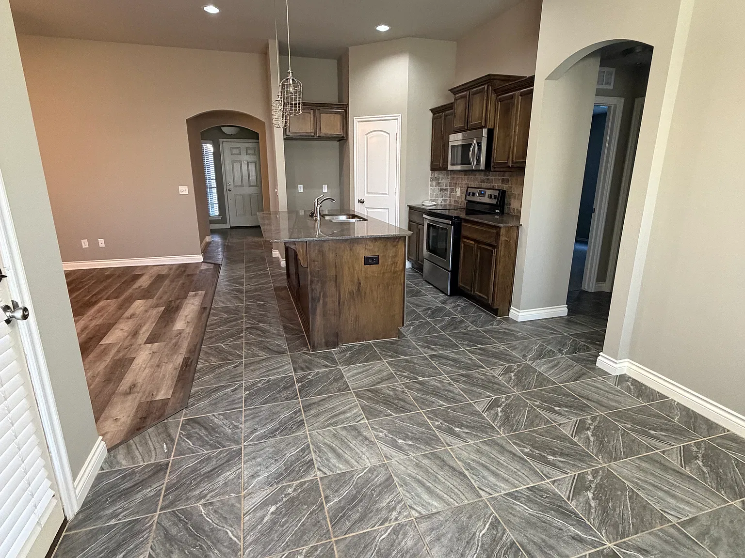 3 bed, 1503 sqft, $1,750 — Photo 2