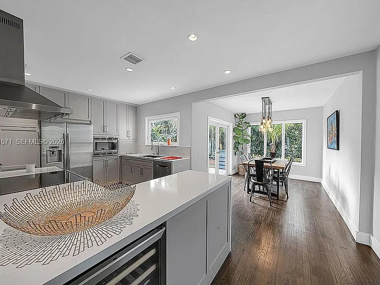 5850 SW 47th St — Photo 8