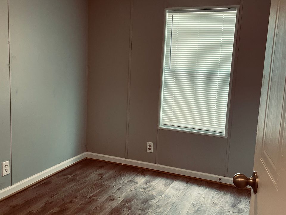 2nd image of 1800 N Live Oak St #24
