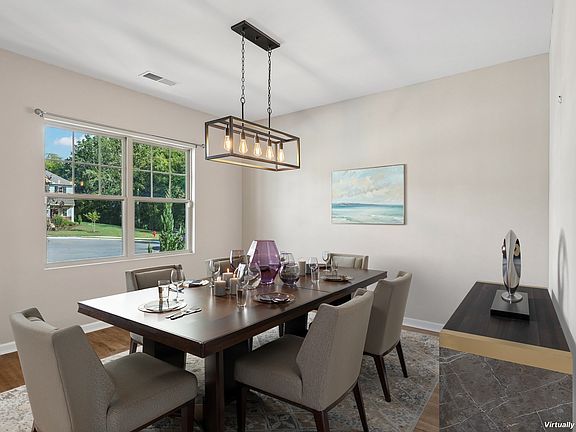 3rd image of 3239 Holiday Ln