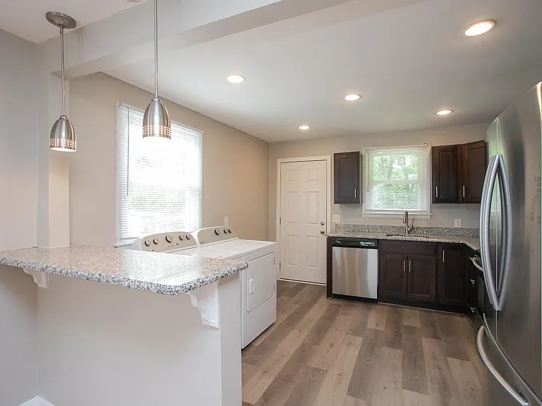 1003 Gwynn Dr #B — Photo 6