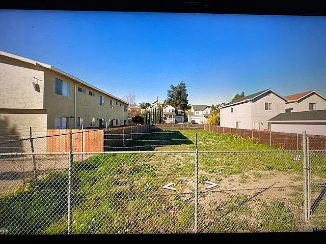 343 Rodeo Ave photo 1