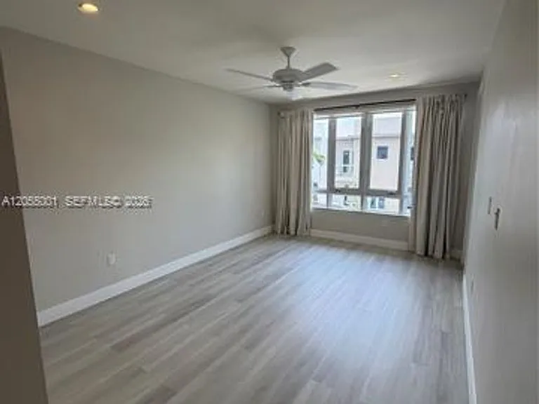 6440 NW 103rd Psge #Townhouse 6440 — Photo 40