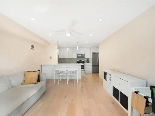 301 Cathedral Parkway #3M, New York (Manhattan), NY 10026