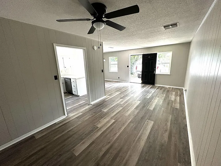 1402 N Adams St #4 — Photo 2