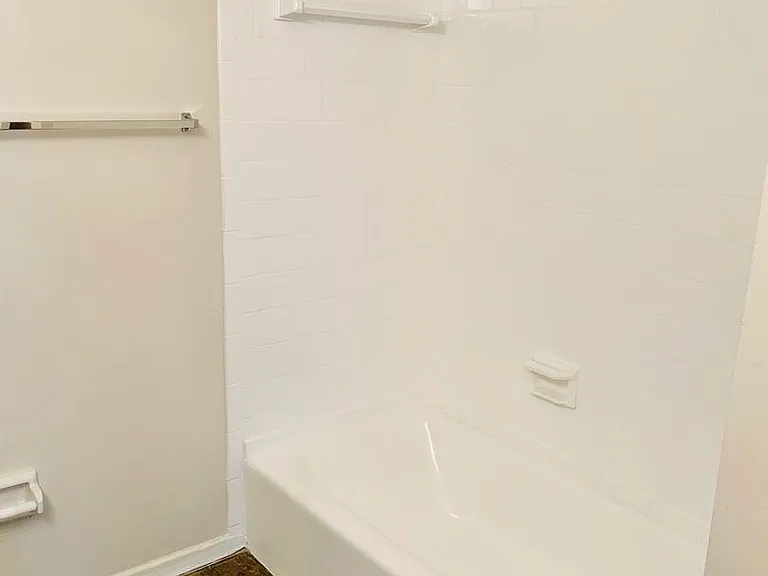 Westgate At Laurel Apartments — Photo 25