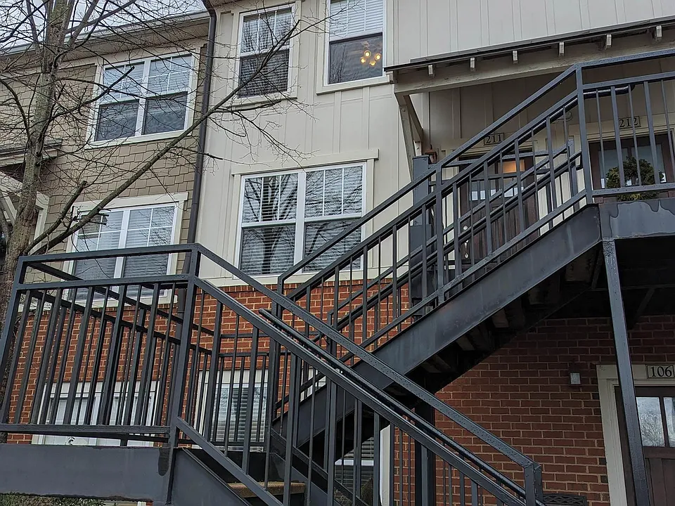 1855 Candlewood Ct #211