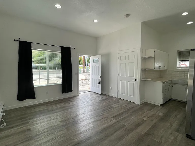 312 S Kellogg St #B — Photo 3