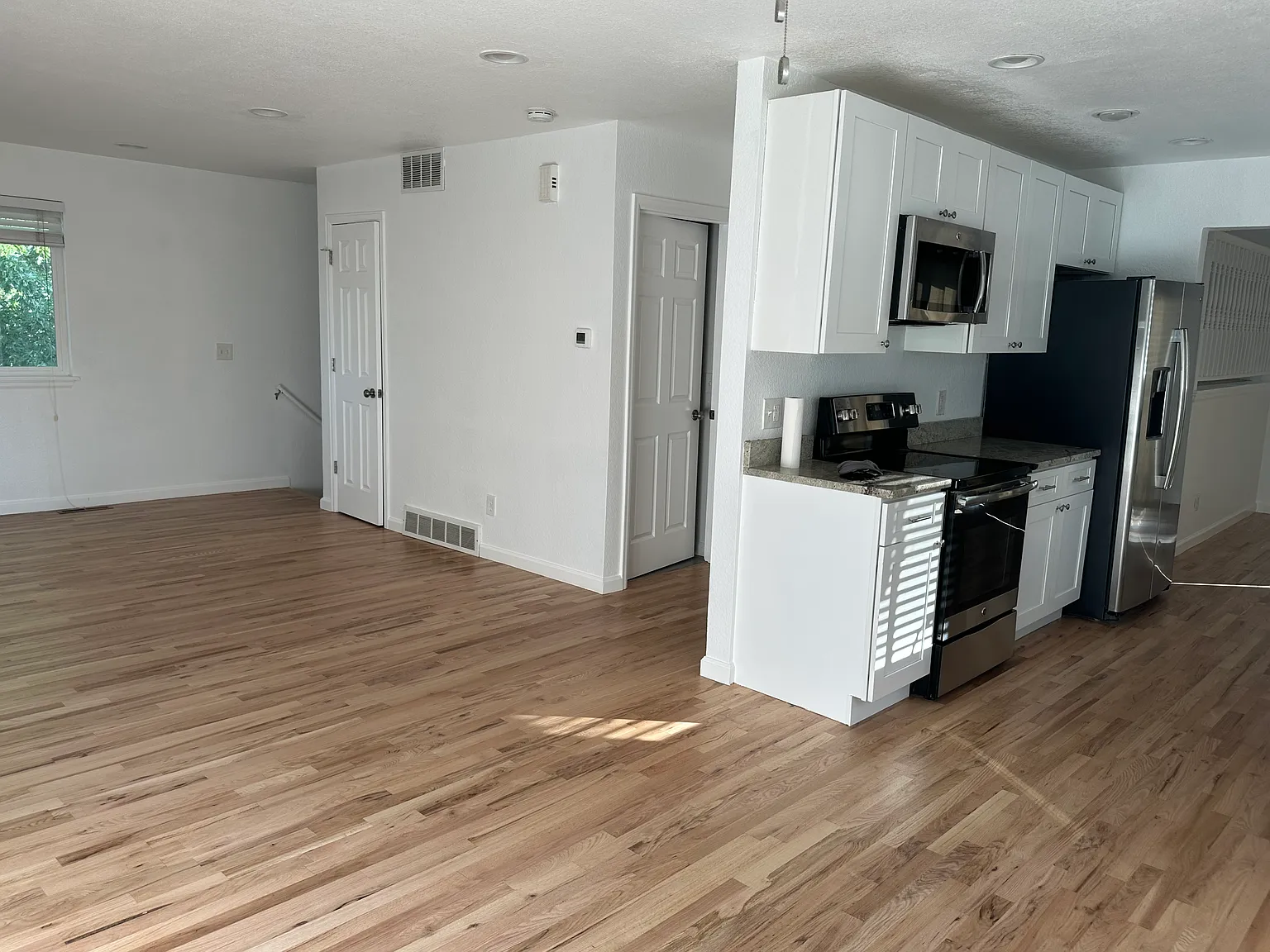 3 bed, 1.5 bath, 1456 sqft, $2,500 — Photo 4