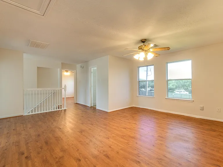 1907 Glen Eden Ct — Photo 32
