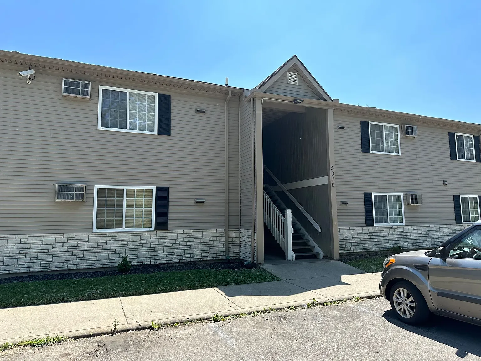 Erica Court Apartments — Photo 1