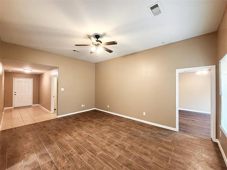 927 Paradise Rd — Photo 1