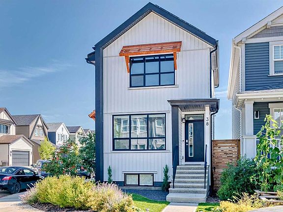 2nd image of 38 W Lavender Rd SE