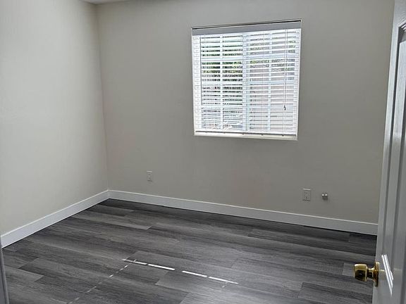 4th image of 3825.5 Menlo Ave