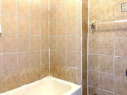 5th image of 211 Meserole St #3R