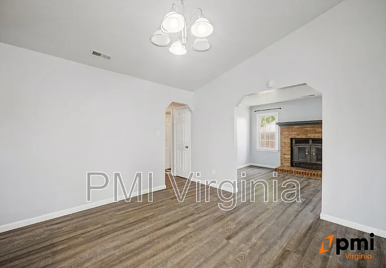 1701 Darrow St — Photo 7
