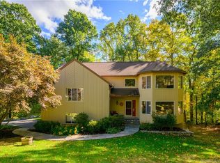 12 Douglas Ln, New Fairfield, CT 06812