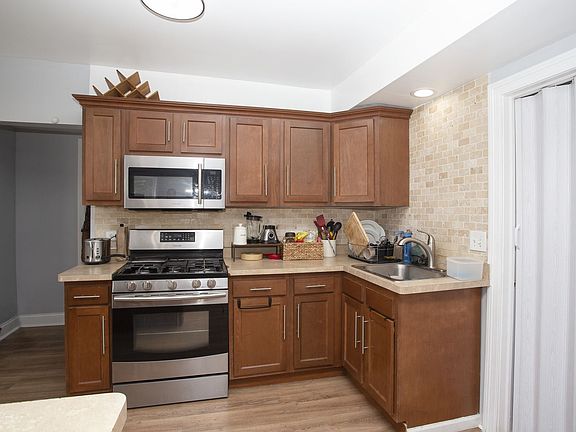 5th image of 10-12 N Park Ave