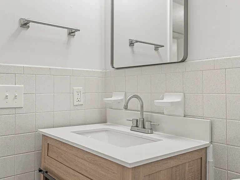 Summercrest Apartments — Photo 9