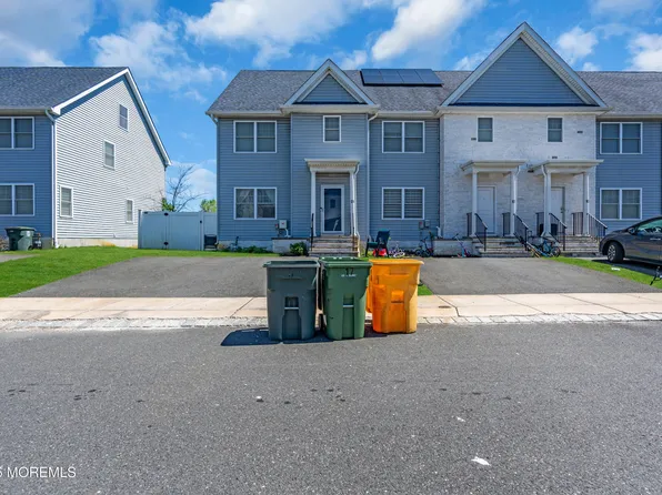 21 Sea Point Drive, Lakewood, NJ 08701