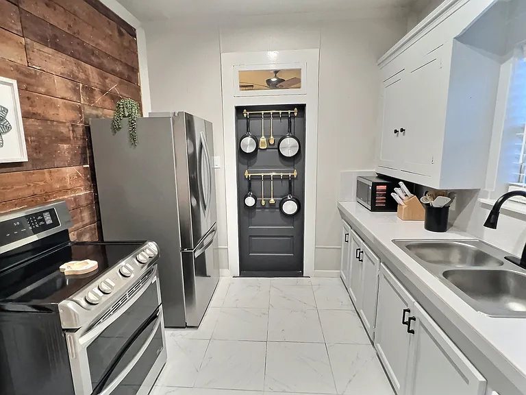 404 W Walnut St — Photo 9