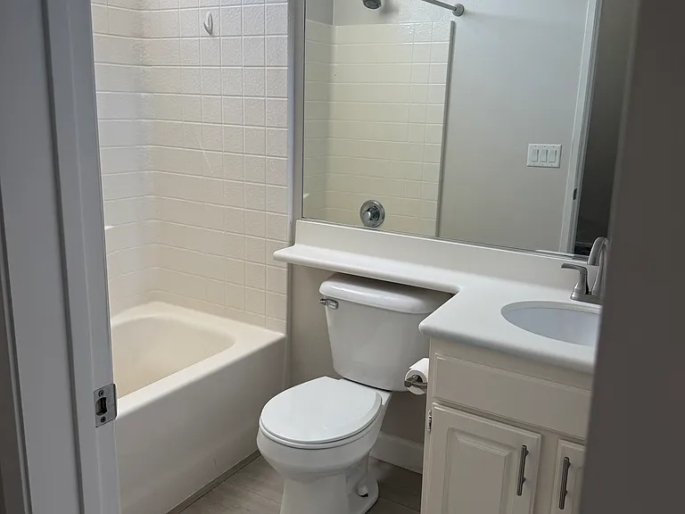 28221 Canterbury Ct — Photo 17
