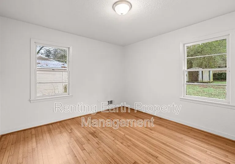 221 Lawson Rd — Photo 11