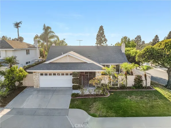 2751 Canary Dr, Costa Mesa, CA 92626
