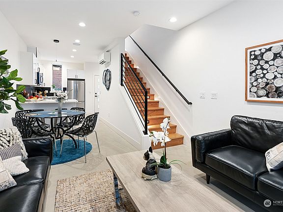 4th image of 14023 Greenwood Avenue N #D