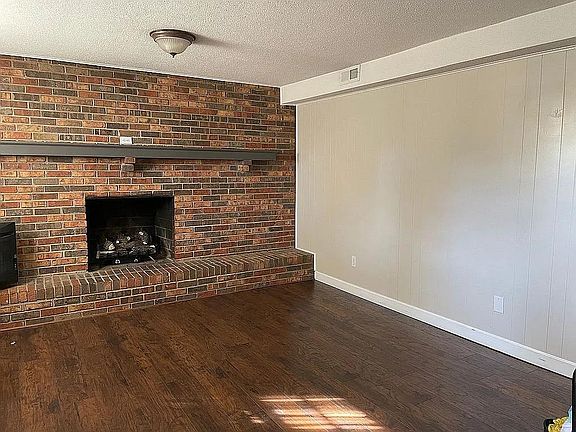 3rd image of 2205-1 Lakeland Dr