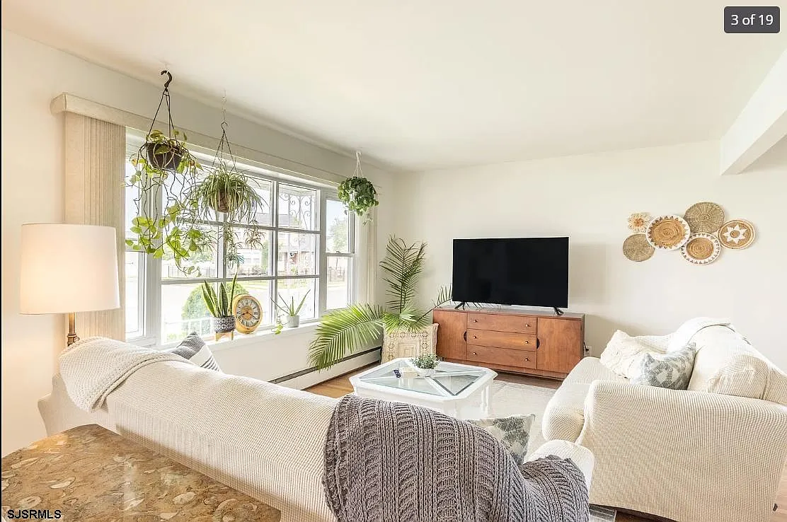 3 bed, 1.5 bath, 1728 sqft, $1,650 — Photo 3