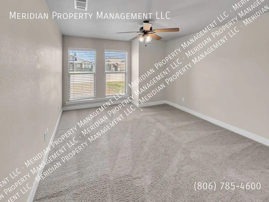 Spacious 3/2/2 Home in southwest Lubbock, Frenship ISD — Photo 3