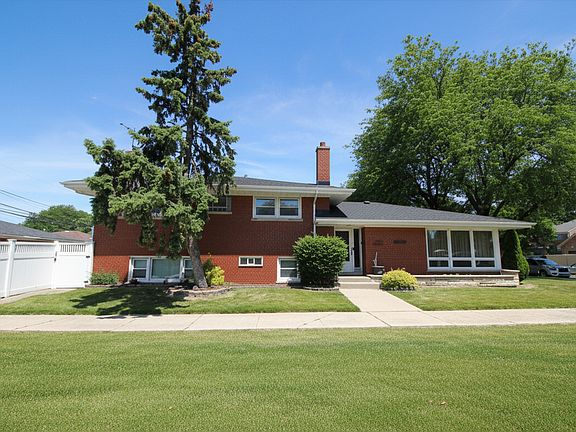 3rd image of 10158 S Talman Ave