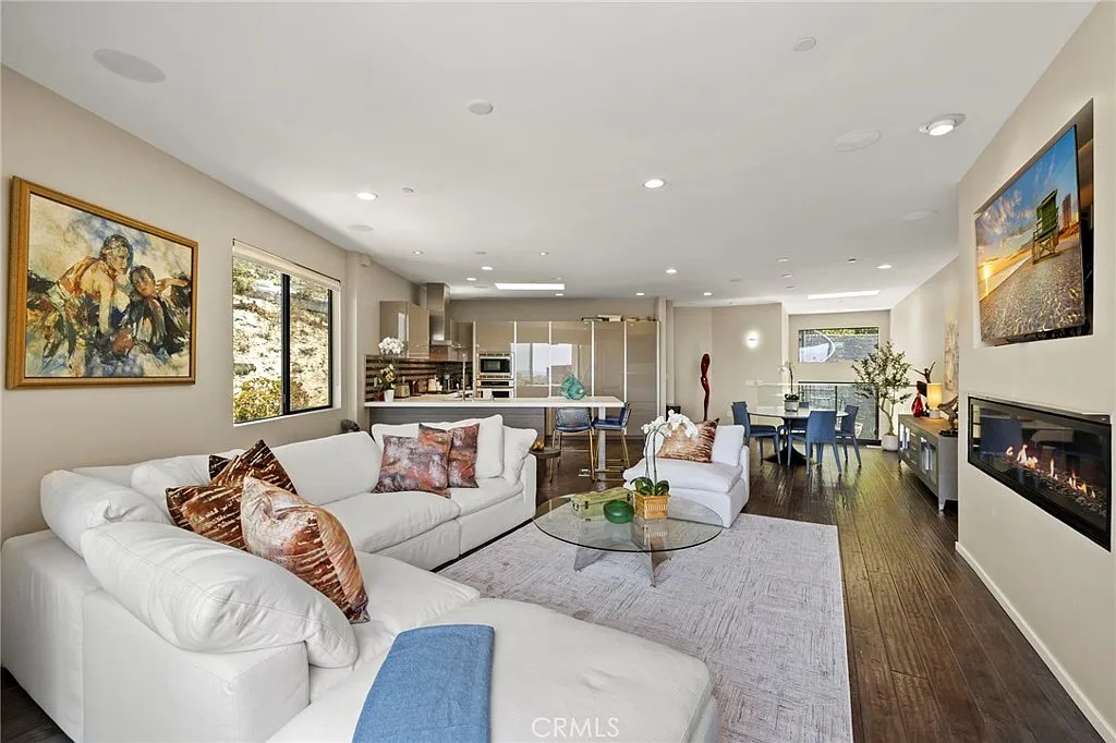 2 bed, 2500 sqft, $15,000 — Photo 2