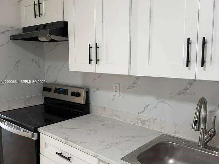 18416 NE 24th Ct #18418 — Photo 1