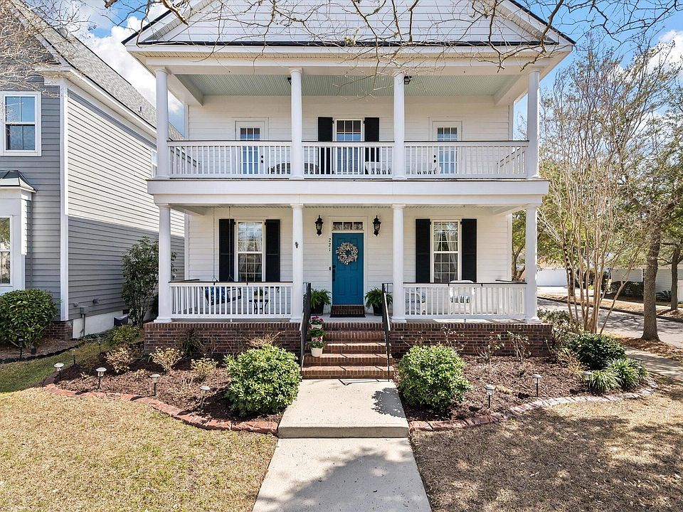 1st image of 221 White Gables Dr