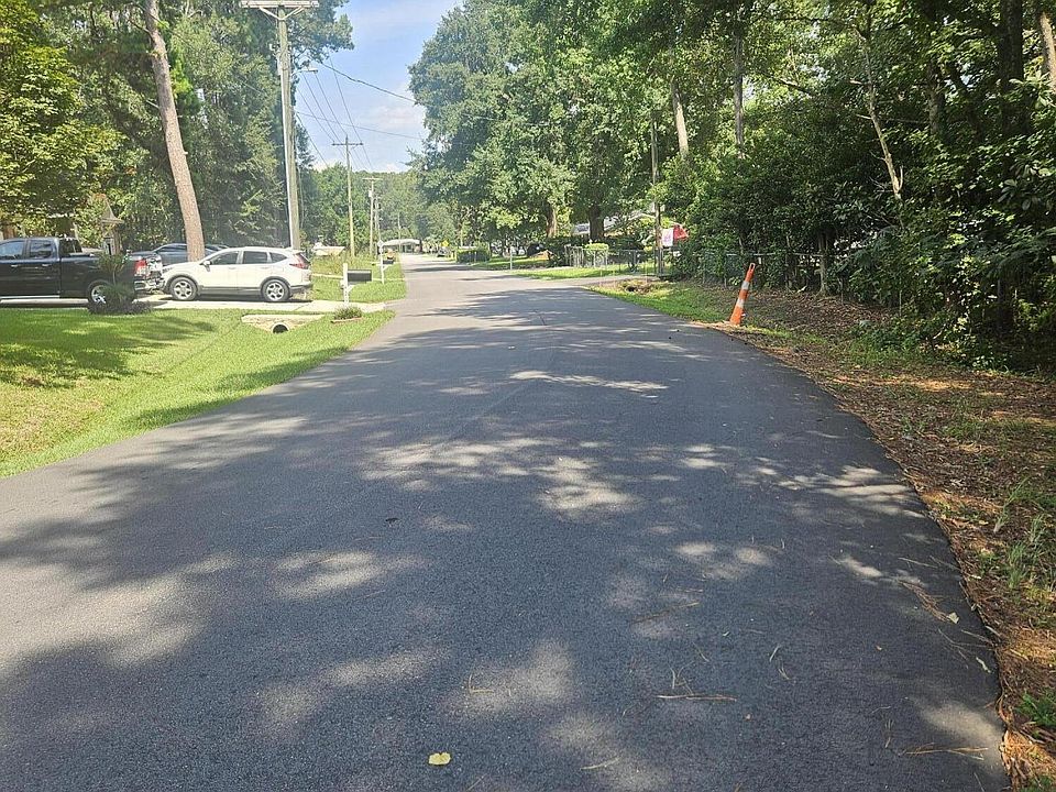 2nd image of 423 S Pandora Dr